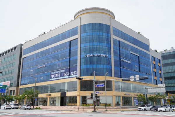 충남신용보증재단은 지난 28일 충남광역자활센터와 '충청남도 금융취약계층의 금융복지 및 자활사업 활성화를 위한 업무협약'을 체결했다고 밝혔다. / 뉴스티앤티 DB