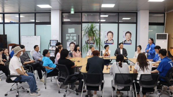 더불어민주당 충남도당(위원장 문진석)는 지난 5월 31일 문진석(재선, 충남 천안갑) 위원장 사무실에서 충남동물권활동가 200인이 이재명 후보 지지를 선언했다고 밝혔다. / 더불어민주당 충남도당 제공