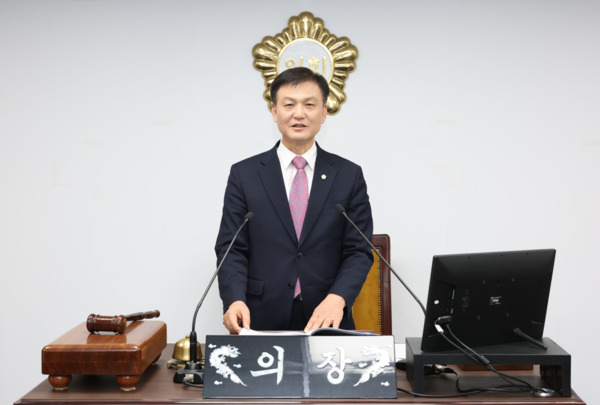 종로구의회는 5일부터 오는 30일까지 26일간의 회기일정으로 제342회 정례회를 개회할 예정이라고 밝혔다. 사진은 제341회 임시회에서 개회사를 하는 라도균 의장 모습 / 뉴스티앤티 DB