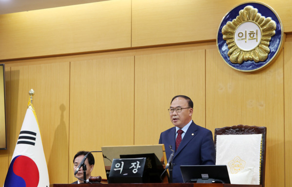 서산시의회는 10일 제306회 제1차 정례회 제1차 본회의를 개회하고, 오는 25일까지 16일간의 회기일정에 돌입한 가운데, 조동식 의장이 개회사를 하고 있다. / 서산시의회 제공