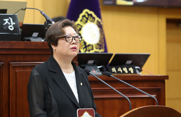 서산시의회는 10일 더불어민주당 가선숙 의원이 제306회 정례회 제1차 본회의에서 '어르신 교통복지, 연령의 문턱을 낮추자'라는 제목으로 5분 자유발언을 진행했다고 밝혔다. / 서산시의회 제공