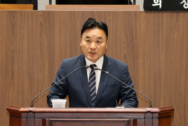 충남도의회는 10일 국민의힘 박정수 의원이 제359회 정례회 제1차 본회의에서 5분 발언을 통해 "고령화 시대에 맞춰 청각약자와 고령층을 위한 '화재경보 시각표시감지기' 설치를 의무화해야 한다"는 주장을 펼쳤다고 밝혔다. / 충남도의회 제공