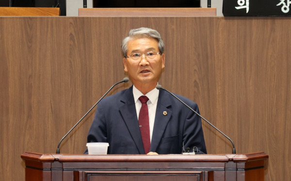 충남도의회는 10일 국민의힘 윤기형 의원이 제359회 정례회 제1차 본회의에서 5분 발언을 통해 "고령 운전자의 운전면허 반납 정책이 농촌의 현실을 외면하고 있다"며, 실효성 있는 대안 마련을 촉구했다고 밝혔다. / 충남도의회 제공