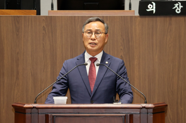 충남도의회는 10일 국민의힘 윤희신 의원이 제359회 정례회 제1차 본회의에서 5분 발언을 통해 고령자 주거시설 공급 확대를 위해 '폐교를 활용한 시니어 레지던스 도입'을 제안했다고 밝혔다. / 충남도의회 제공