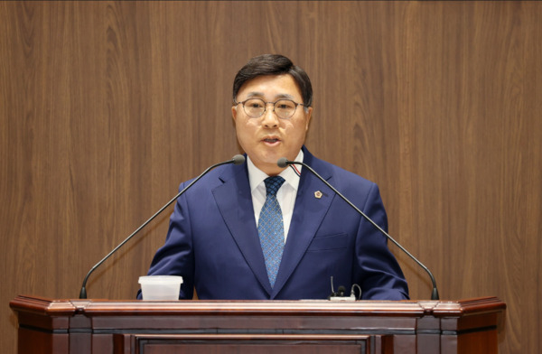 충남도의회는 10일 더불어민주당 이정우 의원이 제359회 정례회 제1차 본회의에서 5분 발언을 통해 김태흠 지사의 지천댐 신속 추진 요청에 대해 강한 유감을 표명했다고 밝혔다. / 충남도의회 제공