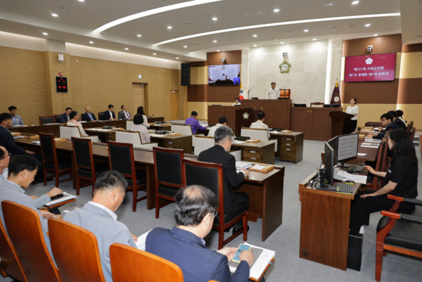 서천군의회는 16일 제331회 제1차 정례회 제1차 본회의를 개회하고, 오는 27일까지 12일간의 의사일정에 돌입한 가운데, 김경제 의장이 개회사를 하고 있다. / 서천군의회 제공