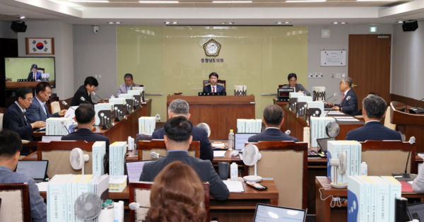 충남도의회 교육위원회는 16일 제359회 정례회 제1차 회의를 개최하고, 2024회계연도 충남도교육비 특별회계 결산 승인안 및 기금결산 승인안을 심사했다고 밝혔다. / 충남도의회 제공