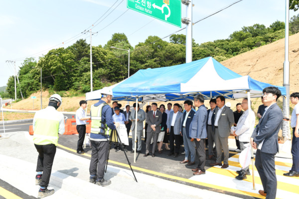 보령시의회 행정사무감사특별위원회는 지난 17일 2025년도 행정사무감사 기간 중 도로과 관련 사업인 '지방도 610호 오천 우회도로 개설공사' 현장을 직접 방문해 현지 확인을 실시했다고 밝혔다. / 보령시의회 제공