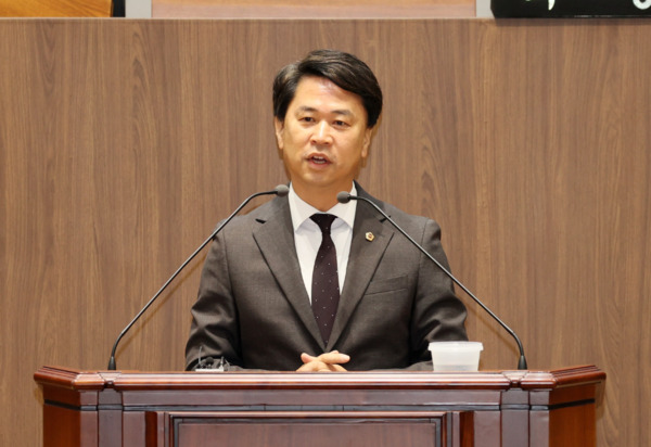 충남도의회는 24일 국민의힘 이상근 의원이 제359회 정례회 제4차 본회의에서 5분 발언을 통해 '만해 한용운 선사의 묘소를 고향인 홍성으로 이전할 것'을 공식 제안했다고 밝혔다. / 충남도의회 제공