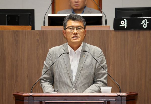 충남도의회는 24일 더불어민주당 김기서 의원이 제359회 정례회 제4차 본회의에서 5분 발언을 통해 부여 지역의 반복되는 침수 피해 문제를 지적하며, 분절된 물관리 행정 체계의 근본적 개선을 촉구했다고 밝혔다. / 충남도의회 제공