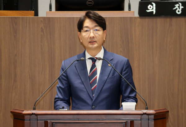 충남도의회는 24일 더불어민주당 구형서 의원이 제359회 정례회 제4차 본회의에서 5분 발언을 통해 새 정부의 기후에너지부 신설에 대비해 충남도 관련 부서 신설 또는 통합을 적극 검토할 것을 제안했다고 밝혔다. / 충남도의회 제공