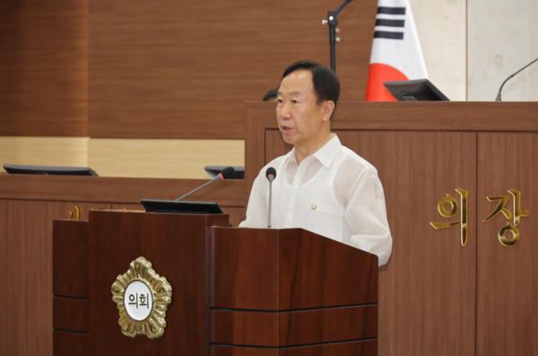 서천군의회는 30일 한경석 의원이 제331회 정례회 행정사무감사에서 구한말 중고제 판소리의 대명창 이동백 선생의 유적지를 체계적으로 조성하고, 중고제 판소리의 진흥을 위한 서천군의 적극적으로 나설 것을 강도 높게 촉구했다고 밝혔다. / 서천군의회 제공