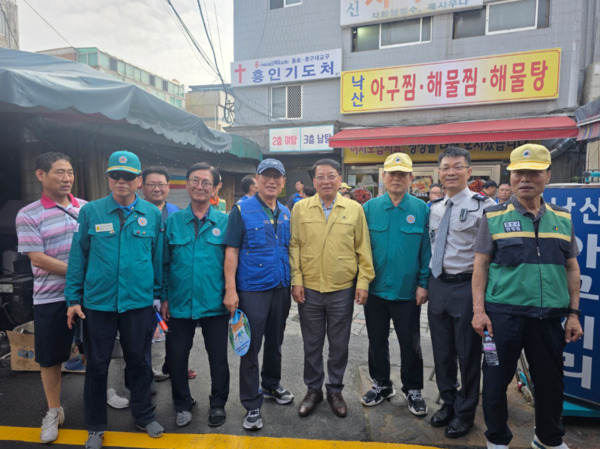 종로구의회는 지난 27일 김종보 의원이 창신제2동 창신시장 내 골목길에서 실시된 화재 대응훈련에 주민 및 상인들과 함께 참여했다고 밝혔다. / 김종보 의원 제공