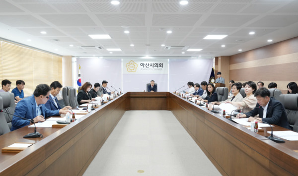 아산시의회는 2일 오전 10시 의회동 3층 다목적회의실에서 '2025년 제3회 의원회의'를 개최했다고 밝혔다. / 아산시의회 제공