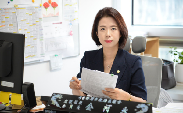 종로구의회는 지난 6월 30일 국민의힘 김하영(평창·부암·가회·삼청동) 의원이 대표 발의한 '서울특별시 종로구 주차장 설치 및 관리 조례 일부개정조례안'이 제342회 정례회 제2차 본회의를 통과했다고 밝혔다. / 뉴스티앤티 DB