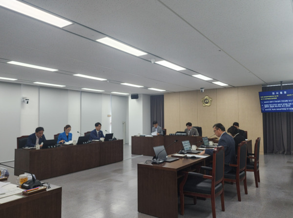 충청광역연합의회 초광역행정산업위원회는 3일 제5회 임시회 제1차 회의를 개최하고, 2025년도 상반기 주요업무 추진상황을 청취했다고 밝혔다. / 충청광역연합의회 제공