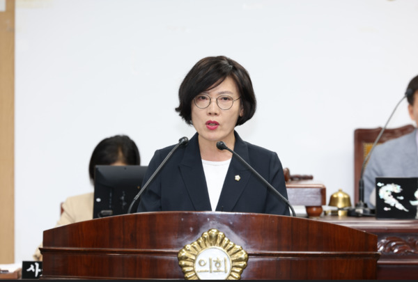 종로구의회는 지난 6월 30일 이미자 의원이 대표 발의한 '서울특별시 종로구 거리공연 활성화 및 지원 조례'가 제342회 정례회 제2차 본회의에서 최종 의결됐다고 밝혔다. / 이미자 의원 제공