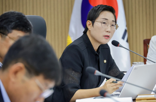 서천군의회 더불어민주당 김아진 의원이 8일 제9대 의회 임기 3년 차를 맞아 그간의 의정활동을 돌아보며 주요 성과를 발표했다. / 김아진 의원 제공