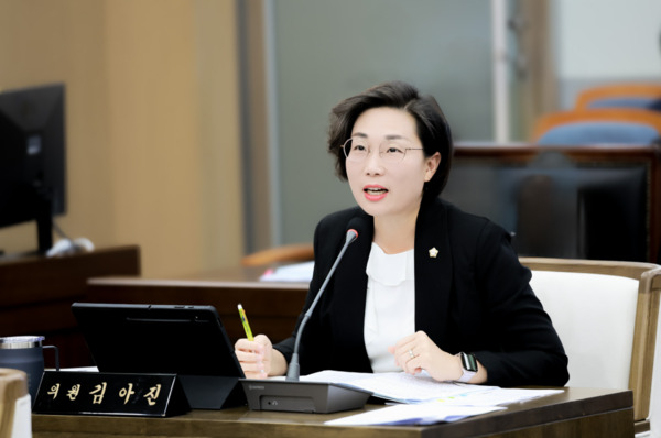 서천군의회 더불어민주당 김아진 의원이 8일 제9대 의회 임기 3년 차를 맞아 그간의 의정활동을 돌아보며 주요 성과를 발표했다. / 김아진 의원 제공