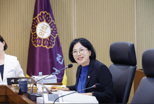 서천군의회는 9일 홍성희 의원이 최근 제331회 정례회 2025년도 행정사무감사를 마무리하며, 서천군이 투명한 행정을 강화해 주민의 삶과 복지증진에 도움이 될 수 있기를 기대한다고 밝혔다. / 홍성희 의원 제공
