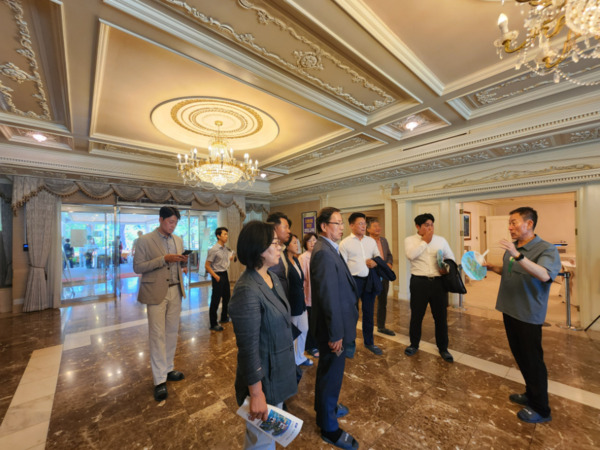 충청광역연합의회는 제5회 임시회 기간 중인 지난 9일 충청권 문화관광 및 첨단의료산업 관련된 사업과 정책을 발굴하고자 청남대·오송첨단의료산업진흥재단·오송선하마루를 차례로 방문했다고 밝혔다. 사진은 청남대 방문 모습 / 충청광역연합의회 제공