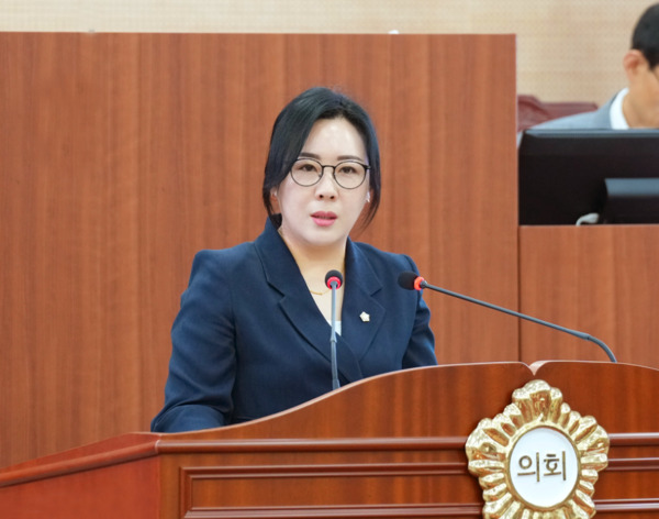 아산시의회는 14일 국민의힘 김은아 의원이 제260회 임시회 제1차 본회의에서 '남은 예산 1,247억원, 그 돈은 어디에 쓰였어야 했습니까?'라는 주제로 5분 발언을 통해 2024년 결산 결과 드러난 1,247억원의 순세계잉여금에 대해 문제를 제기하고, 향후 추경예산 편성 시 시민 체감형 사업 우선을 강조했다고 밝혔다. / 아산시의회 제공