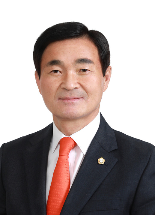 서산시의회는 지난 8일 국민의힘 안원기 의원이 지방자치TV로부터 자치입법전문가 제3기 교육과정 우수 수료생으로 선정되어 김웅철 대표이사 표창장을 수상했다고 밝혔다. / 안원기 의원 제공