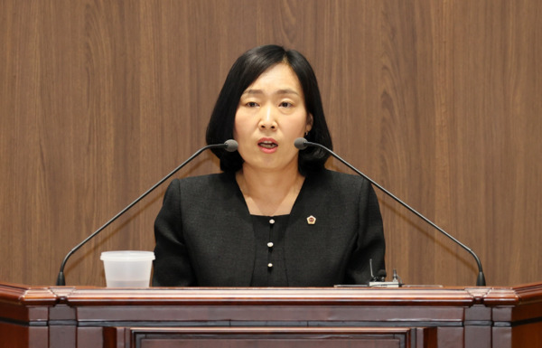 충남도의회는 15일 국민의힘 신순옥 의원이 제360회 임시회 제1차 본회의에서 5분 발언을 통해 공원 지하공간을 활용한 주차장 조성 시범사업 적극 추진을 제안했다고 밝혔다. / 충남도의회 제공