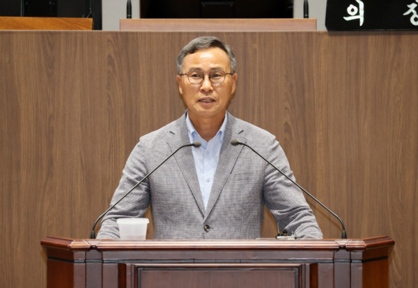 충남도의회는 15일 국민의힘 윤희신 의원이 제360회 임시회 제1차 본회의에서 5분 발언을 통해 '의용소방대·자율방범대·자율방재단 등 민간 자원봉사단체의 회원 감소 문제'를 지적하고 대책 마련을 촉구했다고 밝혔다. / 충남도의회 제공