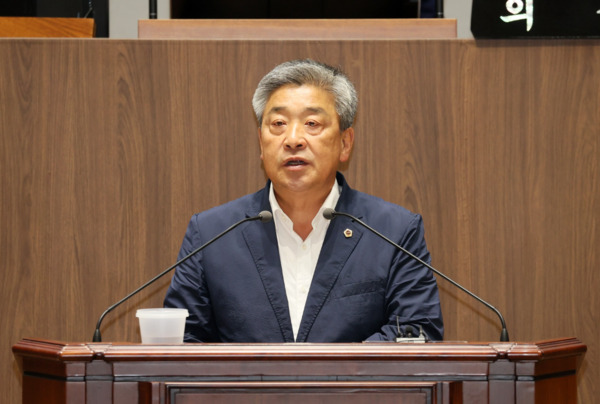 충남도의회는 15일 더불어민주당 전익현 의원이 제360회 임시회 제1차 본회의에서 5분 발언을 통해 새만금~신서산 송전선로 건설사업에 대해 강력하게 반대 입장을 밝혔다. / 충남도의회 제공