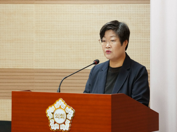 아산시의회는 15일 더불어민주당 김희영 의원이 시민 권익 보호와 고충처리제도의 실효성 강화를 위해 '아산시 시민고충처리위원회 구성 및 운영에 관한 조례 일부개정조례안'을 발의했다고 밝혔다. / 아산시의회 제공