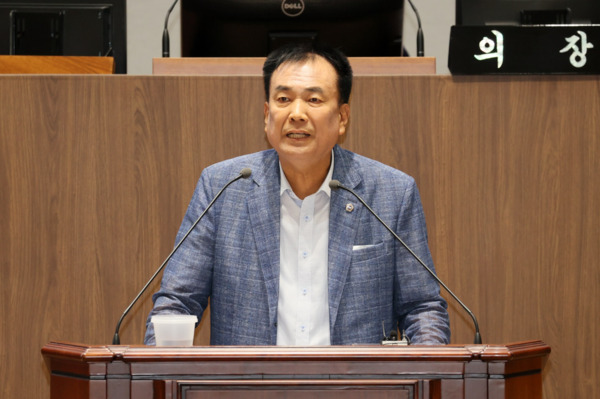 충남도의회는 15일 국민의힘 방한일 의원이 제360회 임시회 제1차 본회의에서 5분 발언을 통해 현재 보물로 지정되어 있는 '예산 화전리 석조사면불상'의 국보 승격을 위한 충남도의 선도적 역할을 강조했다고 밝혔다. / 충남도의회 제공