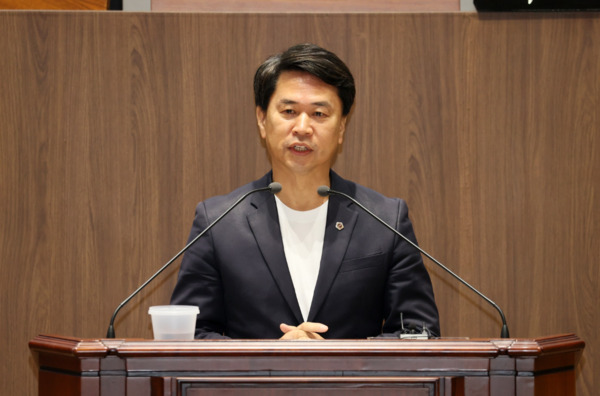 충남도의회는 15일 국민의힘 이상근 의원이 제360회 임시회 제1차 본회의에서 5분 발언을 통해 내포그린에너지 지역 환원 부재를 지적하고, 충남도의 적극적인 중재를 당부했다고 밝혔다. / 충남도의회 제공