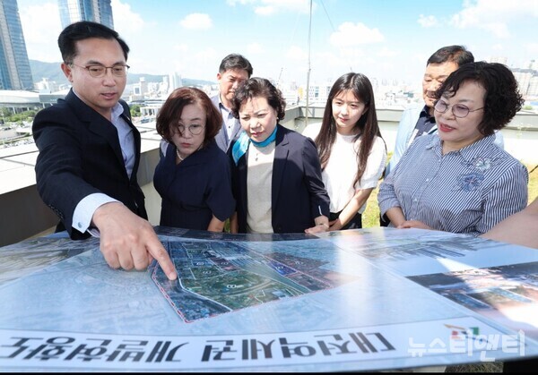 대전역세권 개발 사업 현장 설명회(사진 왼쪽 박희조 대전 동구청장)