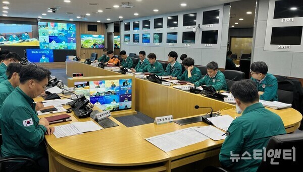 충청남도가 16일 도청 재난상황실에서 박정주 행정부지사 주재로 시군 부단체장과 영상회의를 개최하고 있다.