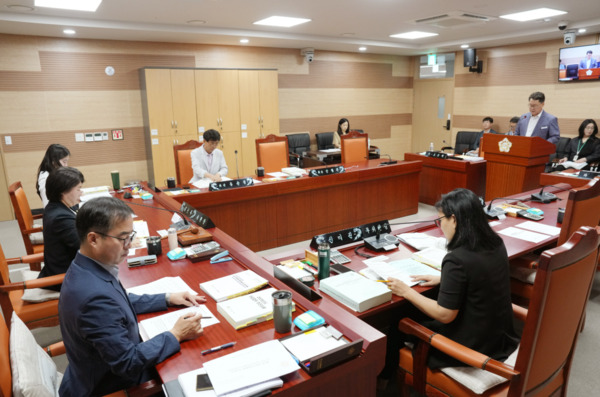 아산시의회 건설도시위원회는 지난 18일 제260회 임시회에서 주요업무 추진상황 보고를 청취했다고 밝혔다. / 아산시의회 제공