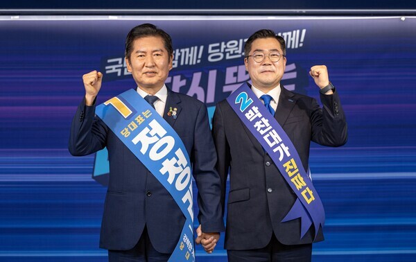 더불어민주당 차기 당 대표 선출을 위한 첫 순회 경선에서 정청래 후보가 박찬대 후보를 큰 격차로 누르고 승리했다. (더불어민주당 제공)