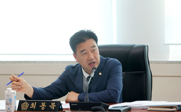 서산시의회는 지난 15일 더불어민주당 최동묵 의원이 대표 발의한 '지방의회 발전을 위한 연구모임 등록의 건'이 제307회 임시회 제1차 의회운영위원회에서 심사 보류되었다고 밝혔다. / 최동묵 의원 제공