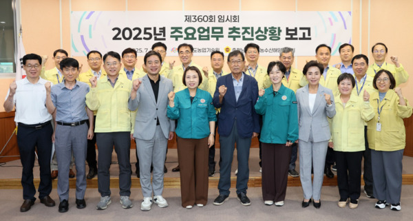 충남도의회 농수산해양위원회는 24일 충남도 농업기술원 인삼약초연구소에서 제360회 임시회 제4차 회의를 개최했다고 밝혔다. / 충남도의회 제공