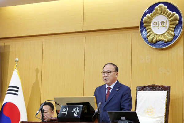 서산시의회는 25일 제307회 임시회 제4차 본회의를 끝으로 11일간의 의사일정을 모두 마무리한 가운데, 조동식 의장이 폐회사를 하고 있다. / 서산시의회 제공