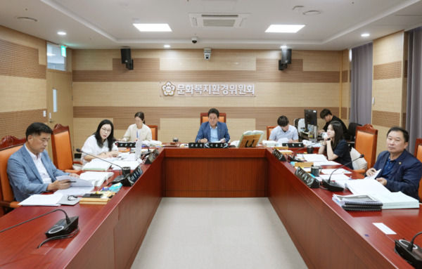 아산시의회 문화복지환경위원회는 25일 제260회 임시회를 통해 어린이집 원장 책임 수당 신규 사업에 대해 최종 확정하고, 당초 계획(연 60만원)보다 증액된 연 100만원을 지급하게 되었다고 밝혔다. / 아산시의회 제공