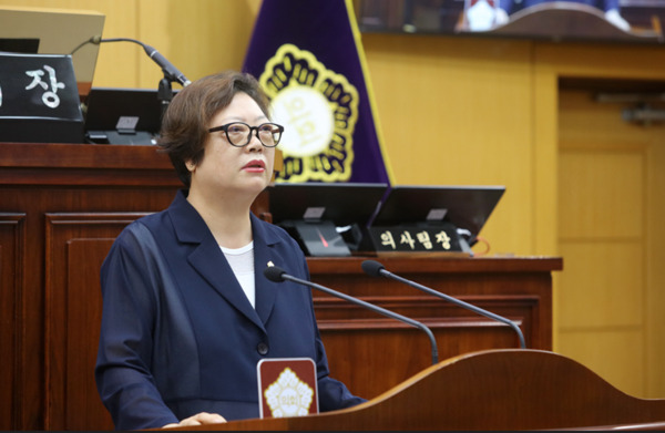 서산시의회는 25일 더불어민주당 가선숙 의원이 제307회 임시회 제4차 본회의에서 5분 자유발언을 통해 "특별재난지역 선포가 단지 선언에 그쳐서는 안 된다"며, 신속하고 체계적인 복구 인력 동원과 현장 중심의 복구 행정을 강력히 촉구했다고 밝혔다. / 서산시의회 제공