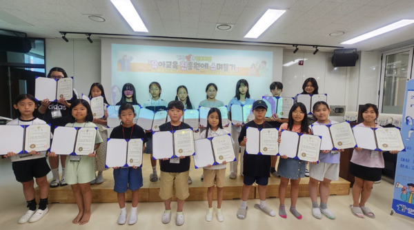 충북교육청 직속기관 유아교육진흥원은 지난 12일과 26일 유아교육 분야에 관심 있는 초등학교 4~6학년과 중·고등학생을 대상으로 2025. 꿈채움 진로체험인 ‘유아교육진흥원에 스며들기(유.진.스)’를 운영했다고 밝혔다. / 충북교육청 제공