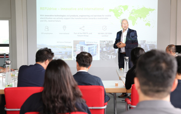 김태흠 충남지사가 외자유치 등을 위해 유럽 출장 중에 독일 프레틀그룹의 계열사 2곳을 방문하여 선진 제조 시설 및 과정을 살폈다. / 충남도청 제공