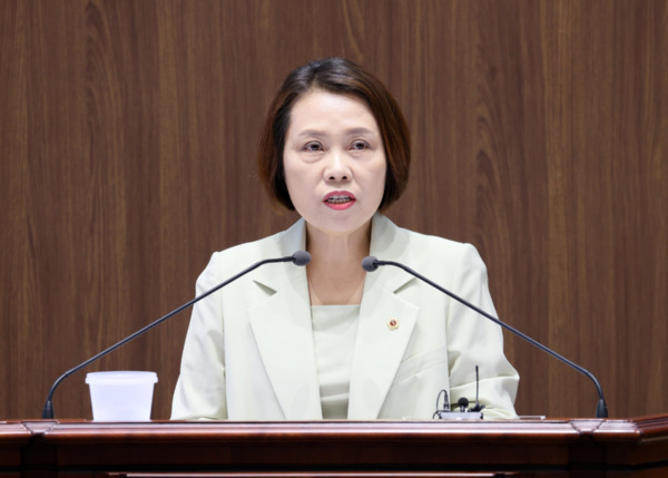충남도의회는 29일 국민의힘 이연희 의원이 제360회 임시회 제2차 본회의에서 5분 발언을 통해 매년 반복되는 집중호우 피해에 대한 근본적인 대책 마련을 촉구했다고 밝혔다. / 충남도의회 제공