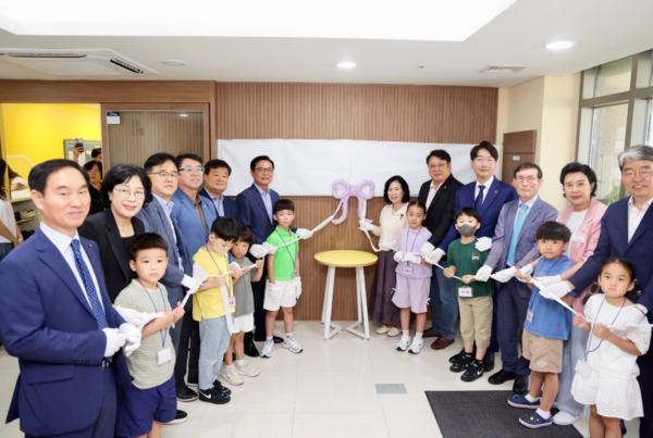 충남도의회는 지난 29일 더불어민주당 구형서 의원이 '천안시 다함께돌봄센터 9호점' 개소와 관련하여 "학생 과밀지역의 돌봄 서비스 개선에 기여할 것이라"는 기대감을 밝혔다. / 구형서 의원 제공