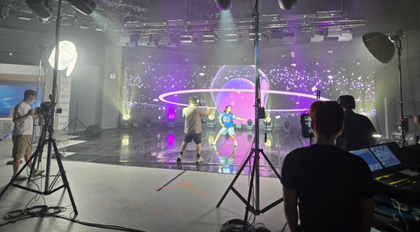 충북교육청 교육연구정보원 미디어교육센터는 9일 도내 50명 초·중·고 학생들과 함께 ‘2025. 학생 프로듀스 K-POP 챌린지 영상 콘텐츠 제작’ 녹화를 진행했다고 밝혔다. / 충북교육청 제공