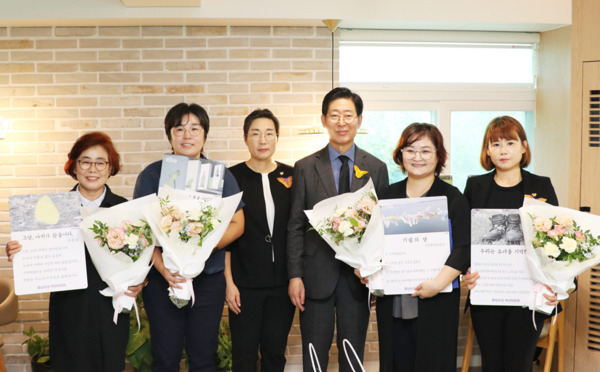 더불어민주당 충남도당은 14일 오전 9시 30분 여성위원회 주관으로 기림의 날 추모 행사를 국립 망향의동산에서 진행했다고 밝혔다. / 더불어민주당 충남도당 제공