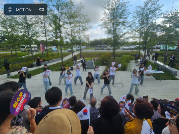 세종사랑시민연합회와 해수부시민지킴이단은 15일 오전 9시 세종예술의전당 입구에서 '광복 80주년 행정수도 완성 80인 선언대회'를 개최하고, 미이전 중앙행정기관과 국회 세종의사당·대통령 집무실의 조속한 이전을 촉구했다고 밝혔다. / 해수부시민지킴이단 제공