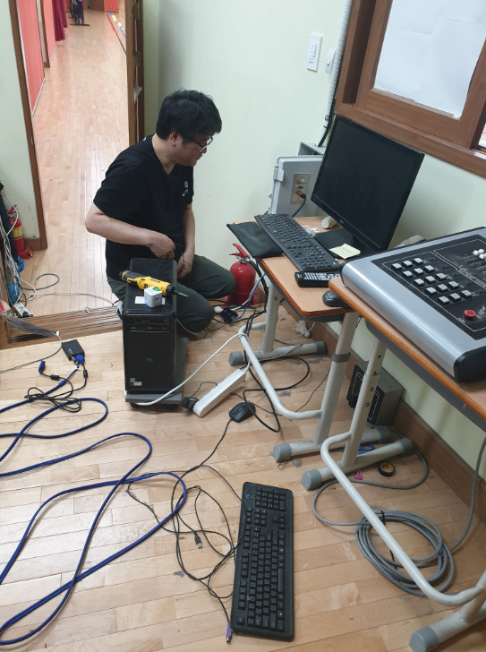 충북교육청 직속기관 교육문화원은 16일 도내 초·중·고 및 특수학교를 대상으로 학교 무대시설 점검 및 컨설팅을 진행 중이라고 밝혔다. / 충북교육청 제공